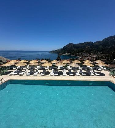 Sweet Home Turunc - Two Stylish 1-Bedroom Suites with Sea View