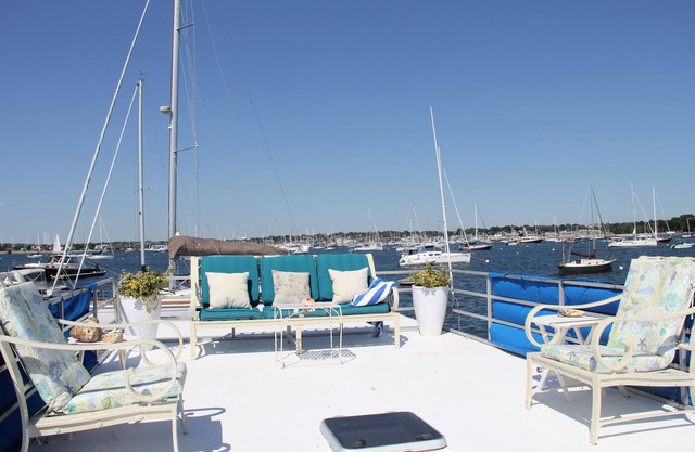 Sweet summer escape on Newport Harbor