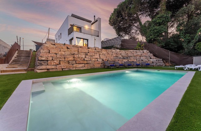 Swimming pool & BBQ | between Costa Brava & mountains