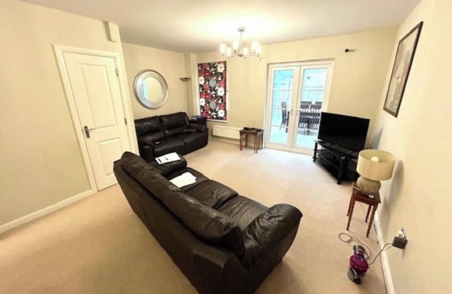 Swindon Cozy Central Home with Free Parking!