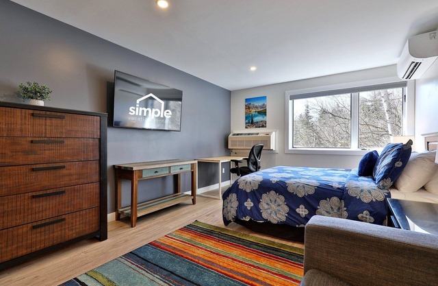 Swirl Suite Annex: Studio w/Kitchenette and Workspace. Discounted Ski Rentals.