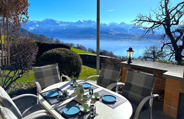 SwissHut Stunning Views Alps & Lake - Chalet Chrützwäg