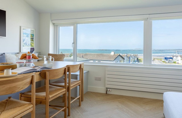Swn y Bae : Family-Friendly 4‑Bed Home with Sea Views in Rhosneigr | Managed by Anglesey Holiday Let