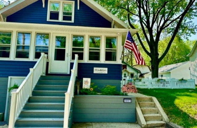 Swordfish Suite - Dog Retreat …Dog Friendly House- 2 blocks from Lake!