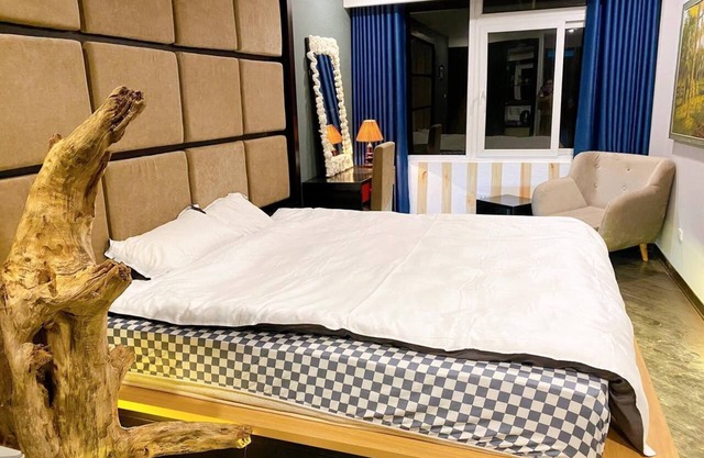 Tọa lạc giữa trung tâm du lịch Bãi Cháy trung tâm vui chơi giải trí của hạ longn