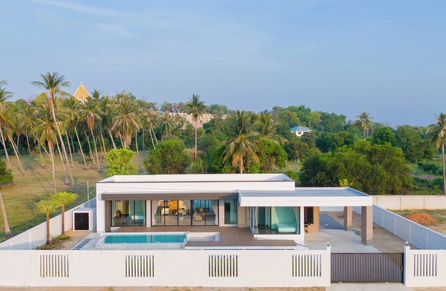 T&B Pool Villa PranburinThe modern private pool villa