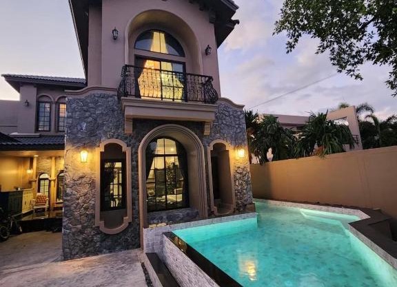 T1-Tuscany Private Pool Villa-บางแสน