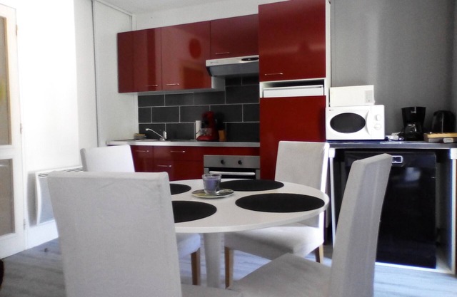 T2 42m2 center 100m thermal establishment and 150m cable cars