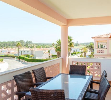 T2 espaçoso Praia Del Rey, Óbidos piscina comum, Caravelas