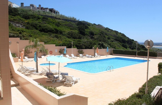 T2 in Private Condominium with Pool and Gym and WIFI - São Martinho do Porto