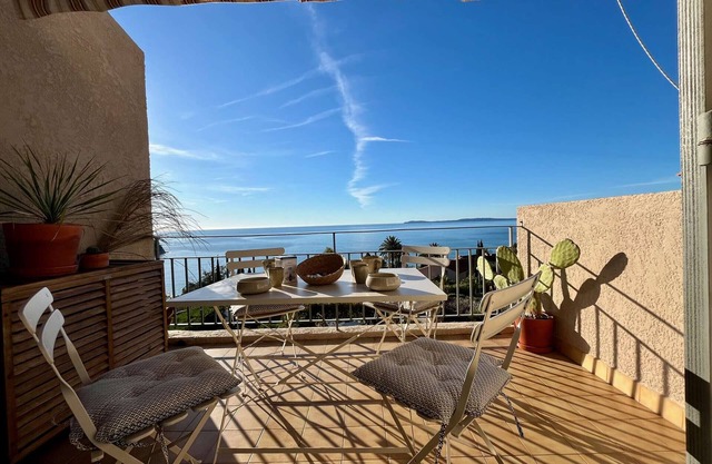 T2 Mezzanine Apartment, Pool, Parking, French Riviera