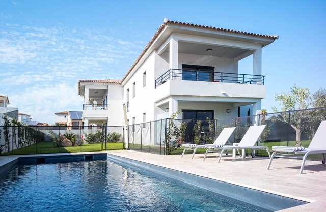 T2 RESIDENCE PETRADORU IN ILE-ROUSSE CHARM COMFORT POOL