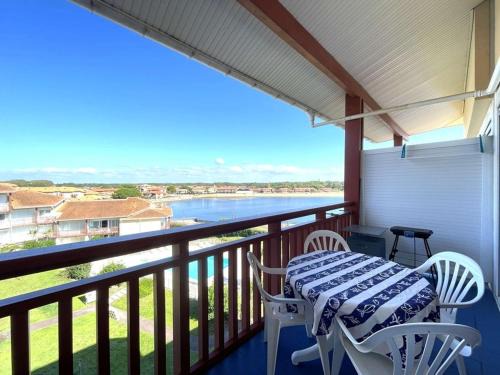 T3 Duplex avec Terrasse, Piscine et Parking à Vieux-Boucau - FR-1-379-115