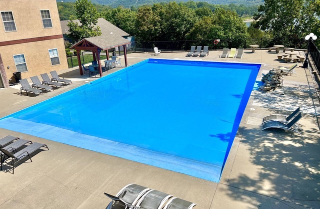 Table Rock Lake Views, Boat slip Included!
