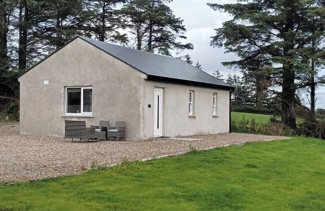 Tadgh's Cottage nNear the Cliffs and Beaches