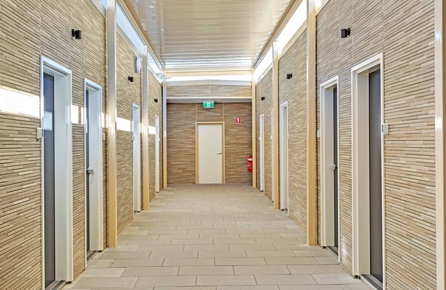 Tailem Bend Multi-Unit House: Accommodation up to 44 Guests in 22 Luxe Rooms