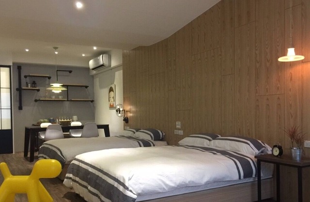 Taipei Ximen Loft - 4 minutes to Metro. 3F Loft for up to 5 persons. New Deco.