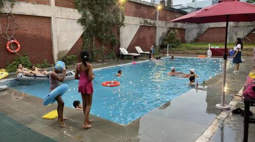 Taj Waves - Royal Pool Paradise Retreat