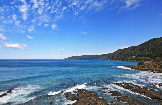 Tajm - Bush Views and a Flat Walk to the Beach