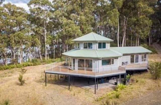 Tall Trees waterfront retreat