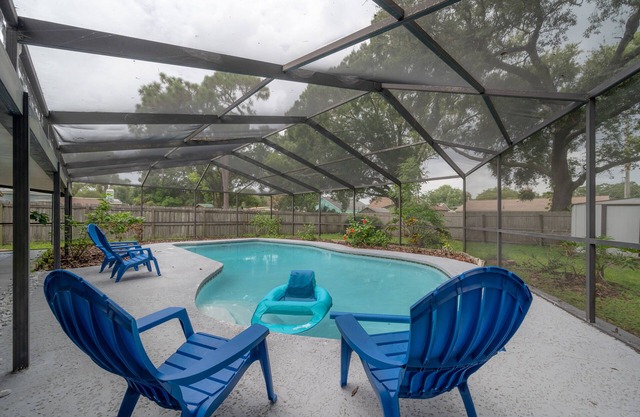 Tampa Zen Escape Heated Pool + Family Oasis with Rhinoceros views!