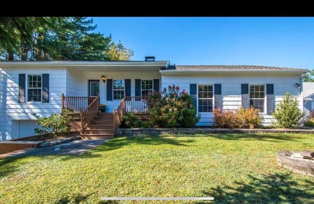 Tantallon Guest Room with Private Beach