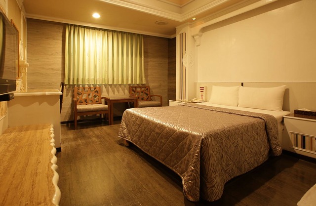 Taoyuan Hua Yue Hotel