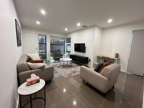 Tasha's Apartments - St Clair