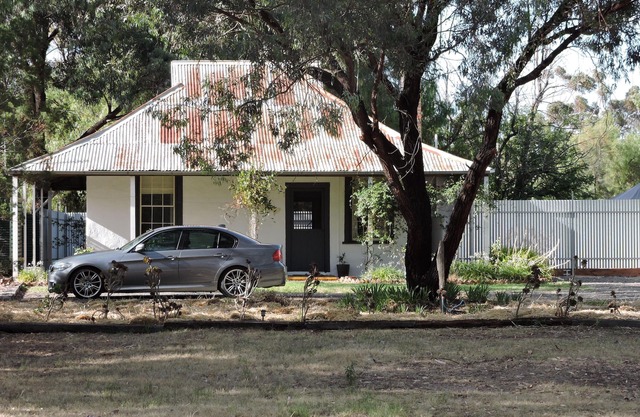 Tastefully restored 1923 mudbrick cottage located Horsham (Haven)