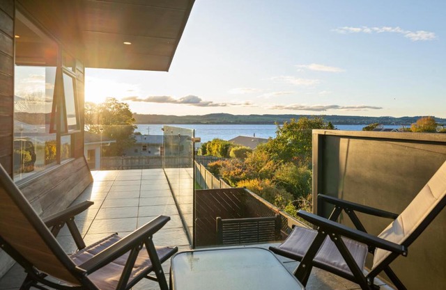 Taupo Escape - Rainbow Point Holiday Home