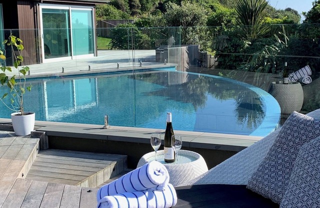 Te Whaanga Retreat & Spa Lodge & Canvastown Luxury Glamping Tents