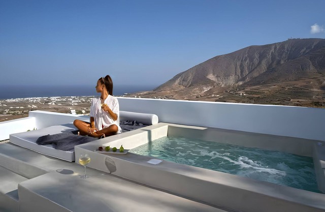 Terra E Lavoro Suite with Hot Tub & Sea View