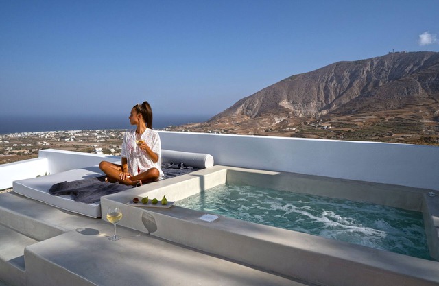 Terra E Lavoro Suite with Hot Tub & Sea View