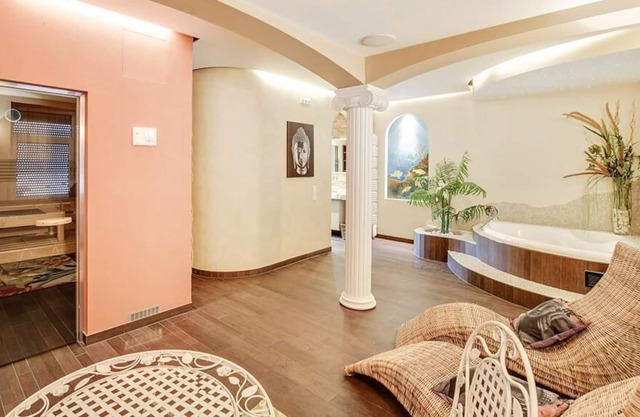 Terrace apartment with wellness area