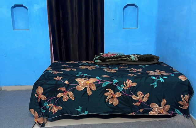 Terrific bungalow walking distance from Kumbh Mela and Ghats Family friendly