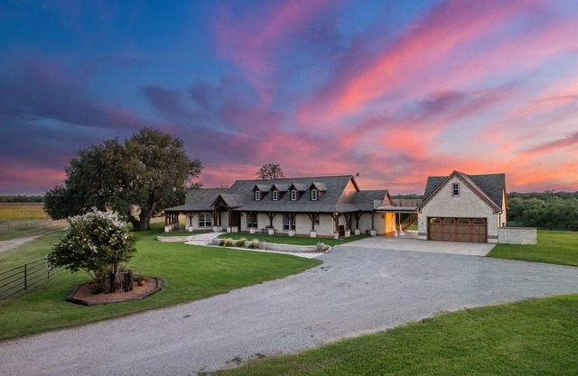 Texas River Ranch-518 Acres; 2 Homes, Sleeps 21; +/- 3 Miles of River Frontage
