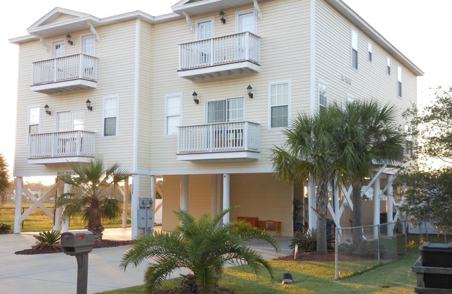 THANKSGIVING SPECIAL 5ba 5.5 bath 1BLK BEACH/MARSH/DOCK/PVT POOL/PET FRNDLY