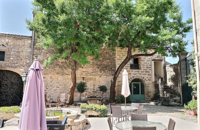 THE 4 APARTMENTS WITH SWIMMING POOL, 16 PERSONS, 5 MN from UZES