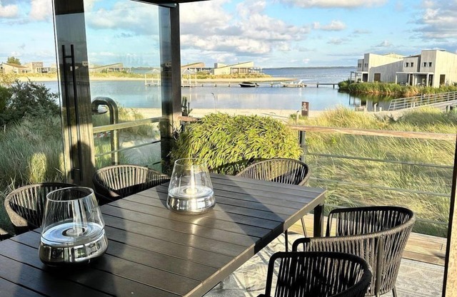 The 4 person Villa Super VIP features a luxurious and comfortably furnished interior, terrace with view over the water, also perfect for families with children.