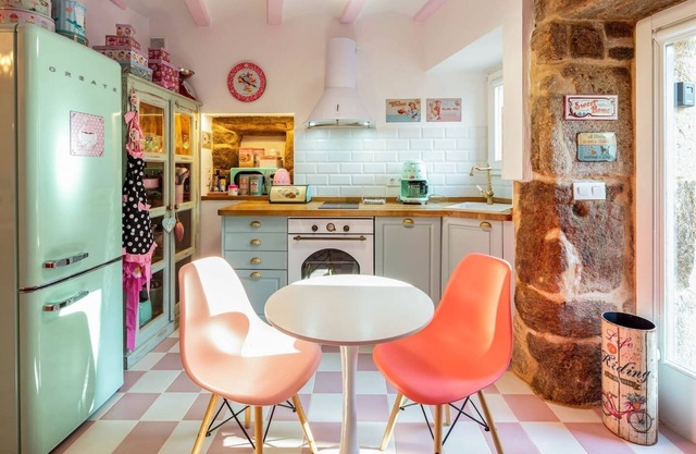 The 50's Suite. Barbie's summer house. Bathtub and jukebox