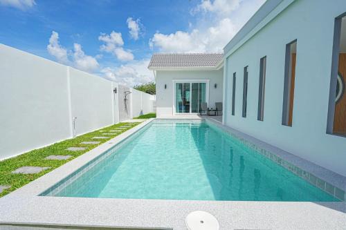 The 8 MaBella House Pattaya Pool Villa