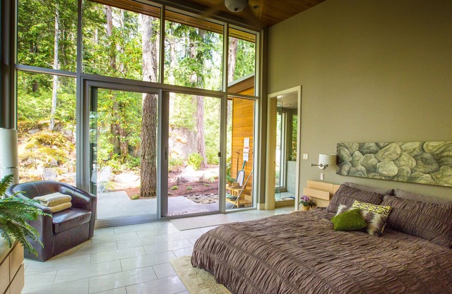 The Aerie- A Glazed Modern Treehouse