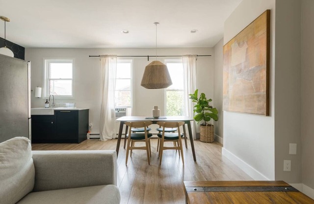 The Alana - A Chic Duplex 40 Minutes from NYC