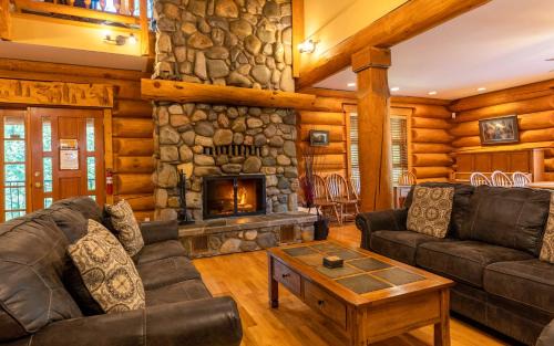 The Alders Chalet - by Fernie Central Reservations