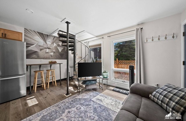 The Alpenglow Loft - 1 Bed/1Bath- Radiant Charmer