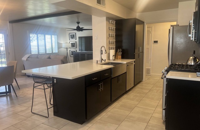 THE ALTA LOFT A 5 MINUTE DRIVE TO WHOLE FOODS MARKET