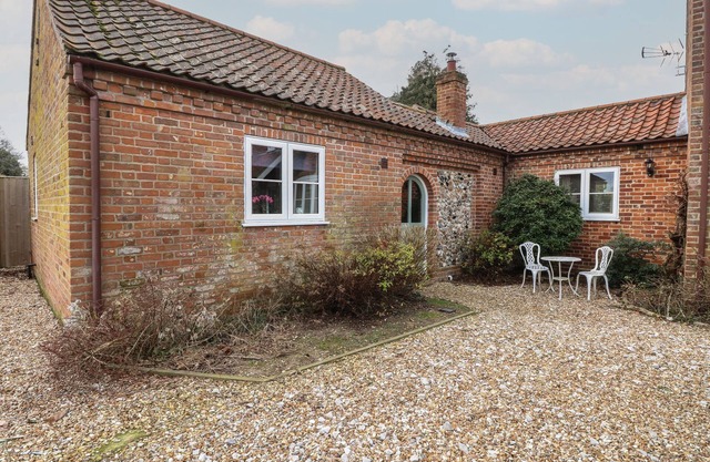 THE ANNEXE, pet friendly, with a garden in Fakenham