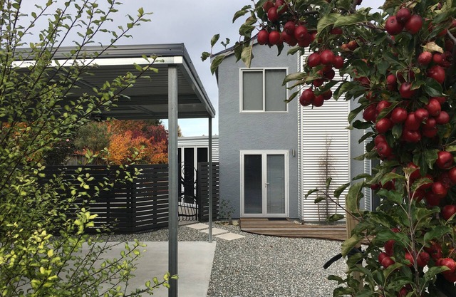 The Art House, Wanaka - Contemporary holiday house
