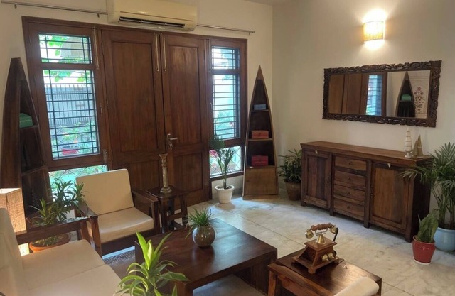 THE ART KOTHI bungalow nwith 8 bedrooms and WiFi,AC in charming central Gurugram