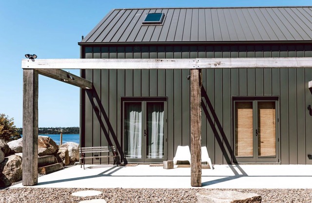 The Barn - Georges Bay, St Helens